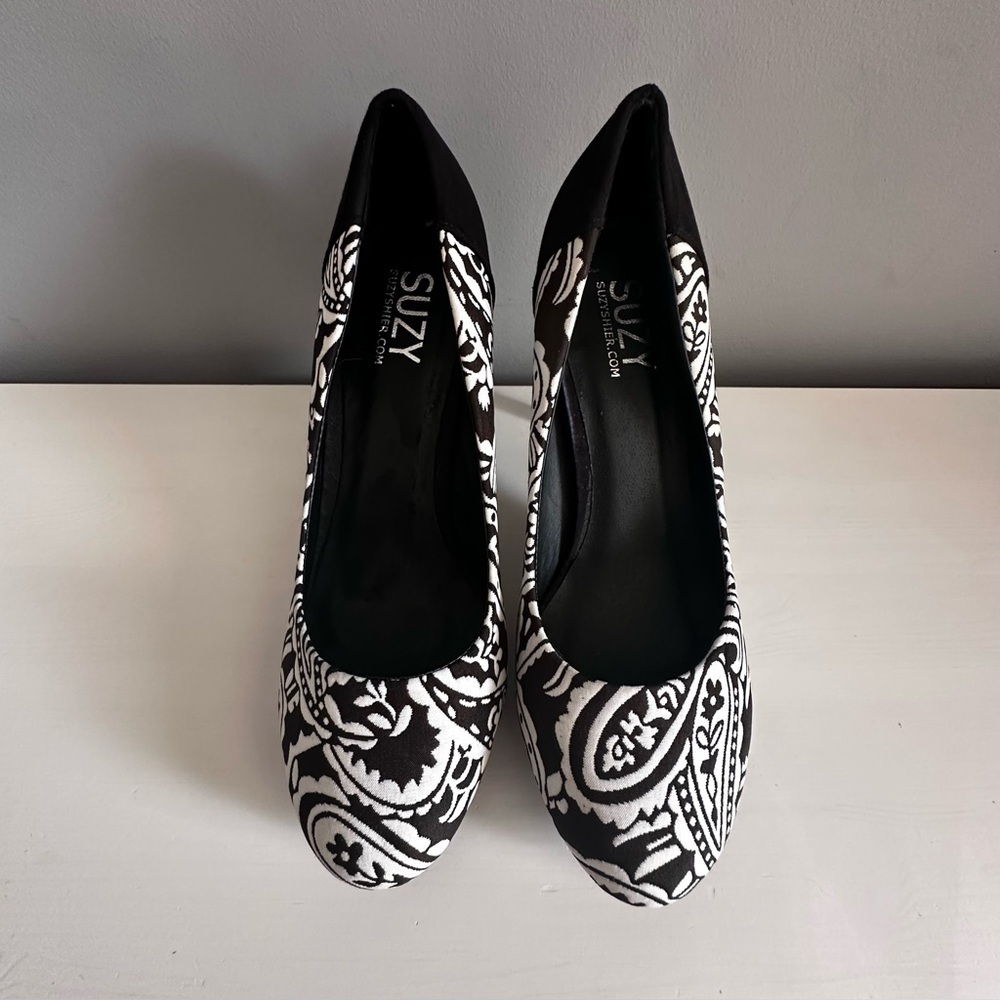 SUZY SHIER Black & White Shoes Pumps Heel Rounded Toe Size 10 NWOT